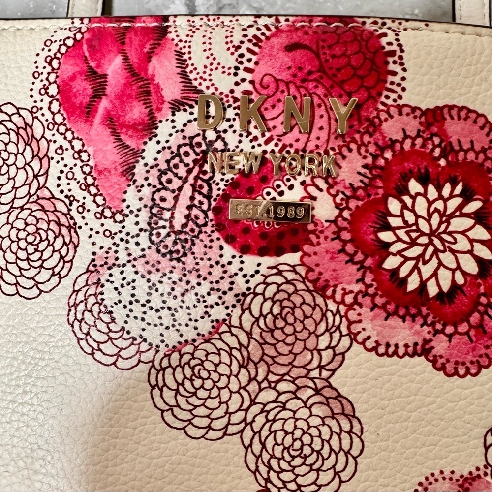 DKNY Floral Purse NWOT,gold pin-mount logo,genuine leather,center zip tote,IPAD - Picture 3 of 10